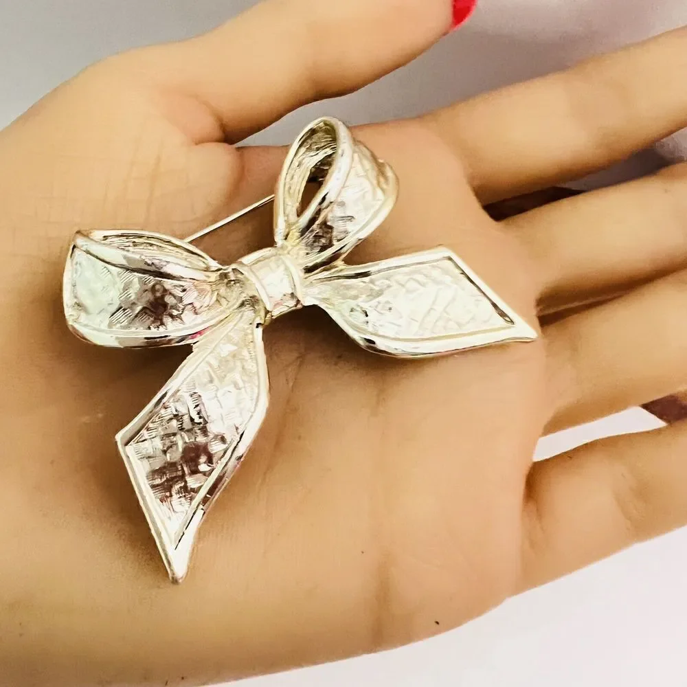 Vintage Brooch Textured Satin Bow Ribbon Large Soft Gold Tone Matte 4205